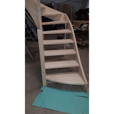 Pušies  medienos laiptai L formos 1